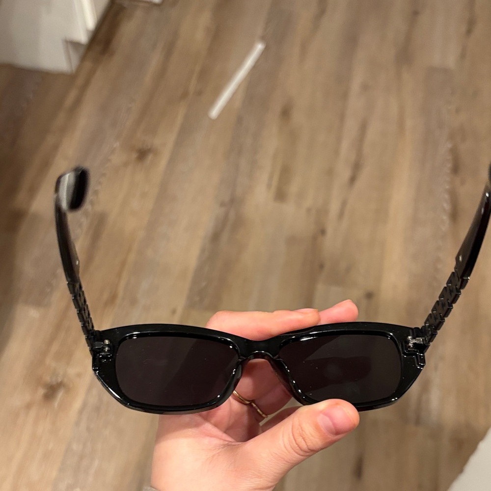 CC Boutique Black Sunglasses with Chain-Detail Temples - Picture 5 of 8
